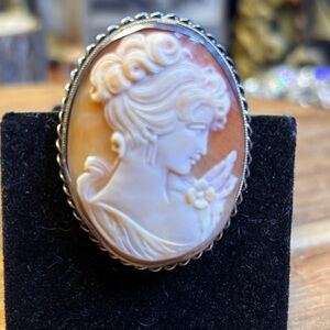 Beautiful shell cameo brooch/pendant set in 925